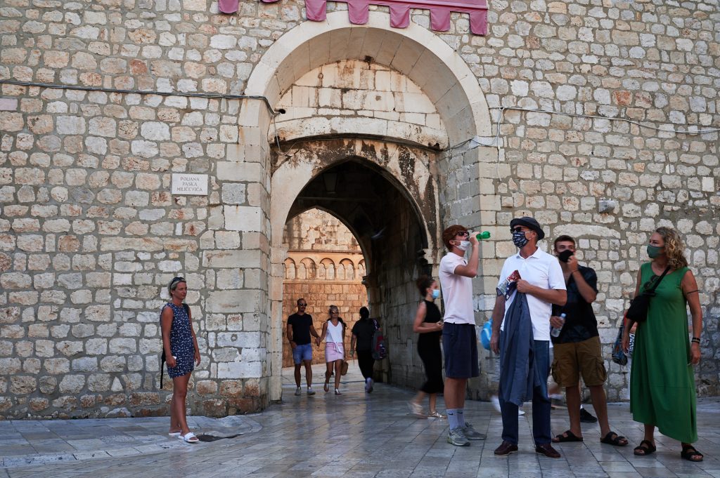 pile gate, dubrovnik 2020, tourists wearing masks, empty dubrovnik